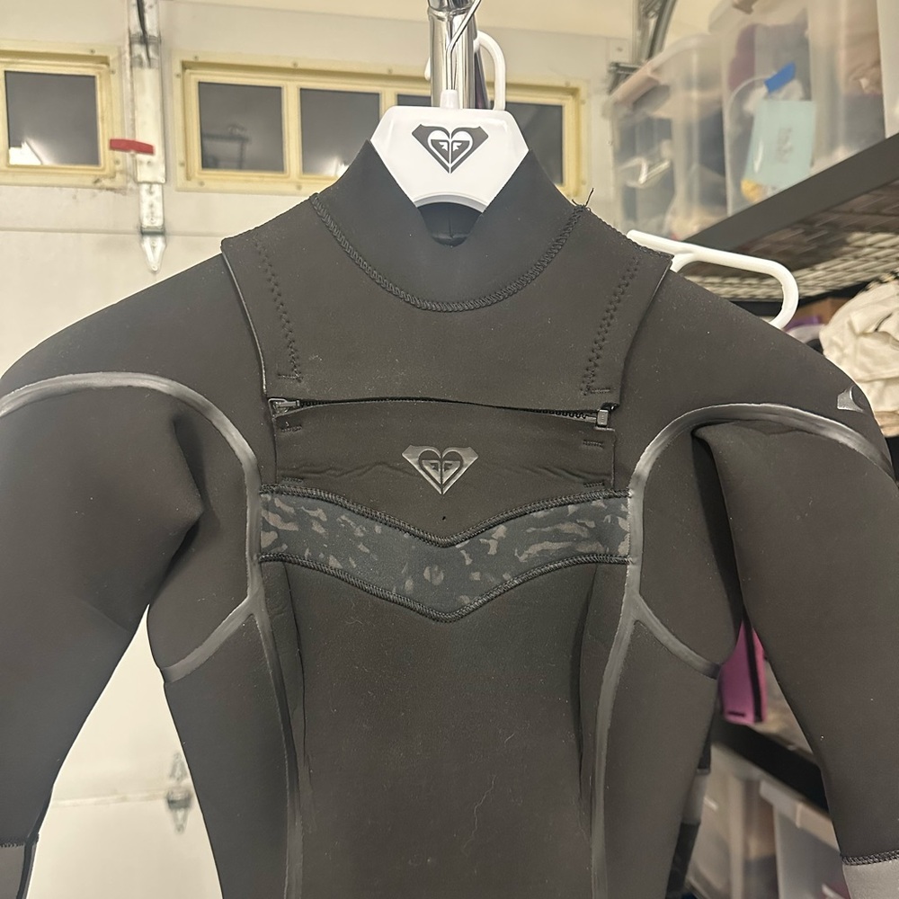 Roxy wetsuit 3/2 size 4